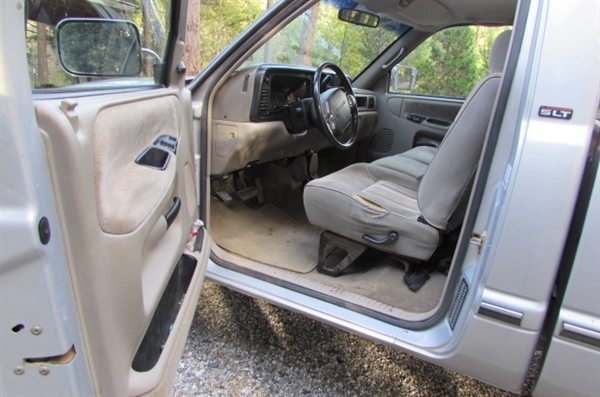 1996 DODGE RAM 2500 V8 4 WHEEL DRIVE LONG BED PICKUP - NO RESERVE
