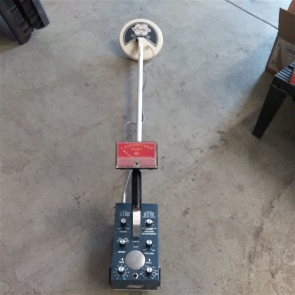 WHITES COINMASTER METAL DETECTOR 