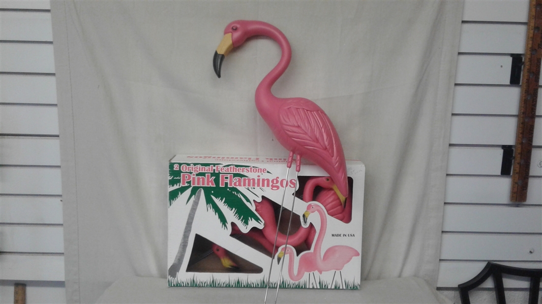 3 PINK FLAMINGOS