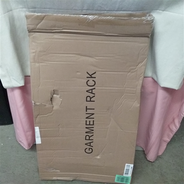 GARMENT RACK 