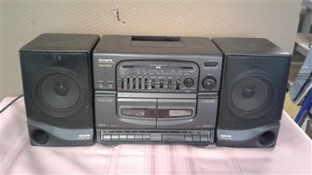 AIWA CARRY COMPONENT SYSTEM RADIO/CASSETTE PLAYER