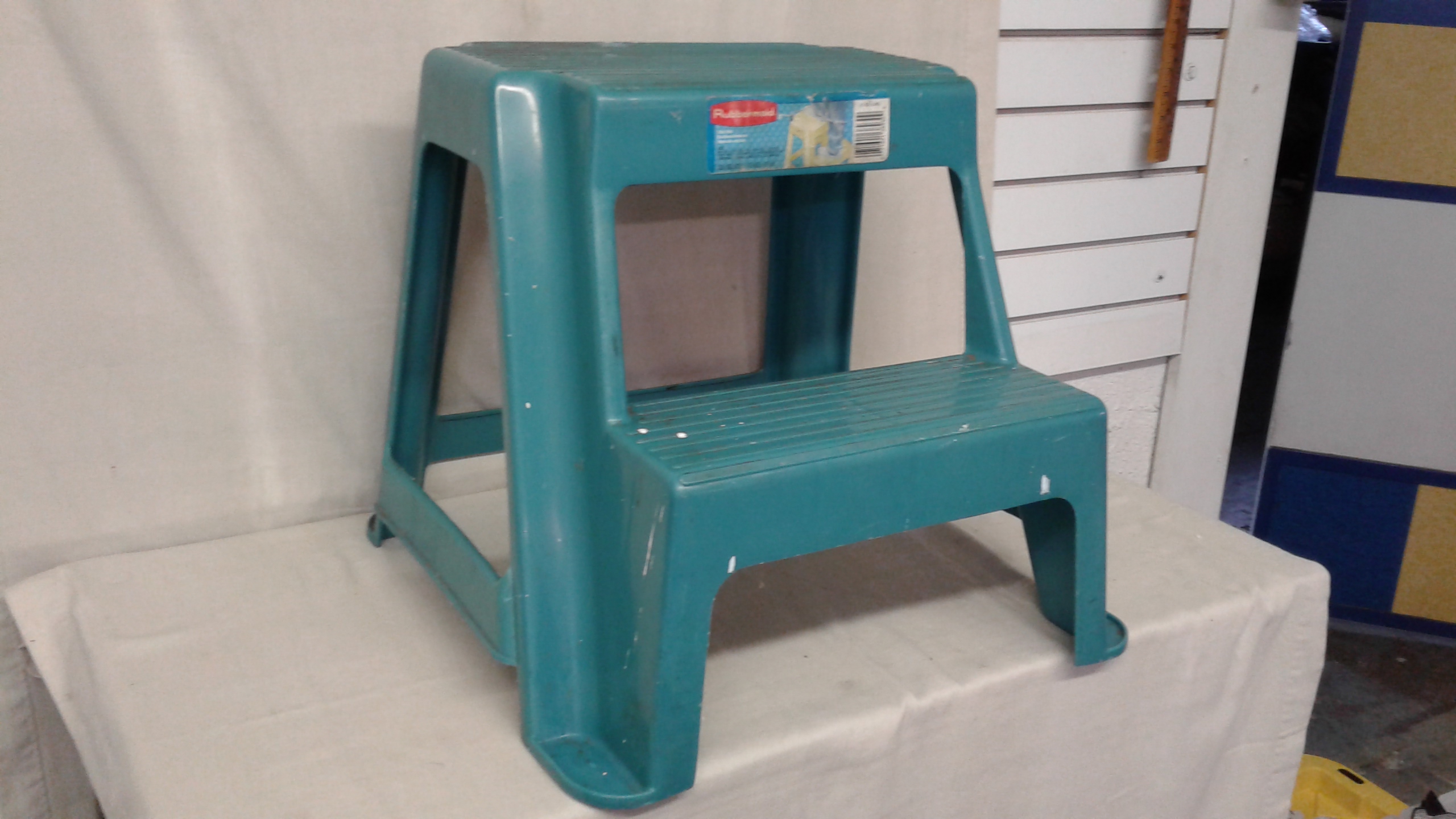 Lot Detail BETTER HOMES AND GARDENS TRASH CAN, STEP STOOL, AND CLOCK