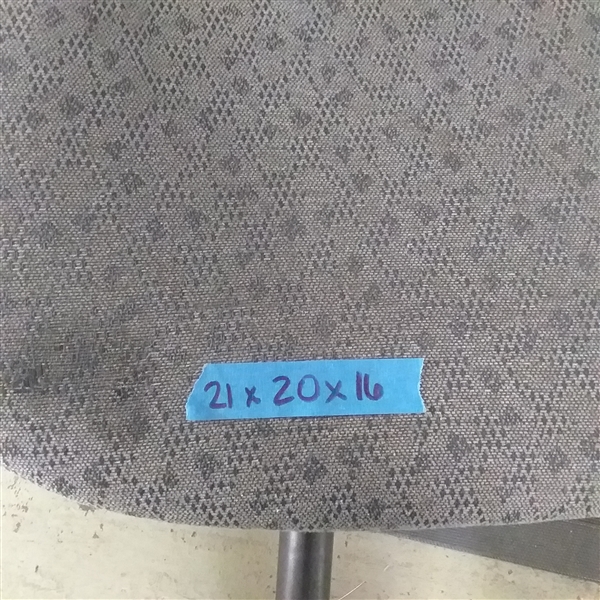 ROLLING OFFICE CHAIR