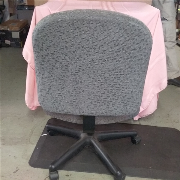 ROLLING OFFICE CHAIR