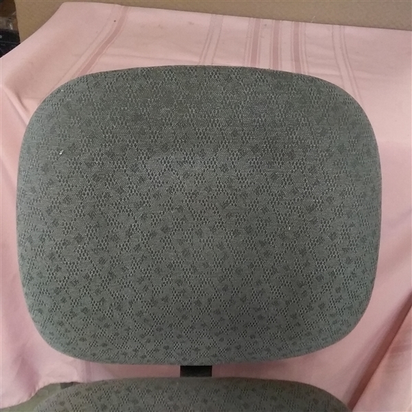 ROLLING OFFICE CHAIR