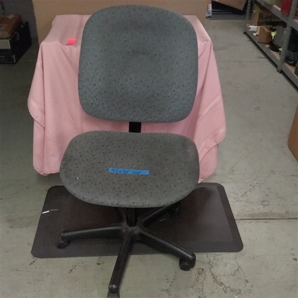 ROLLING OFFICE CHAIR