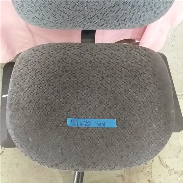 ROLLING OFFICE CHAIR