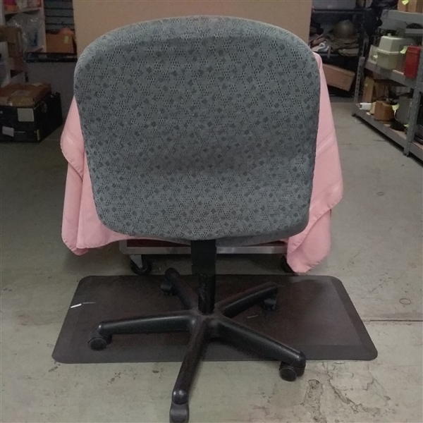 ROLLING OFFICE CHAIR