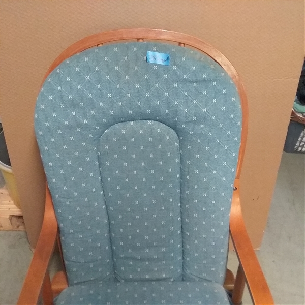 GLIDER ROCKING CHAIR