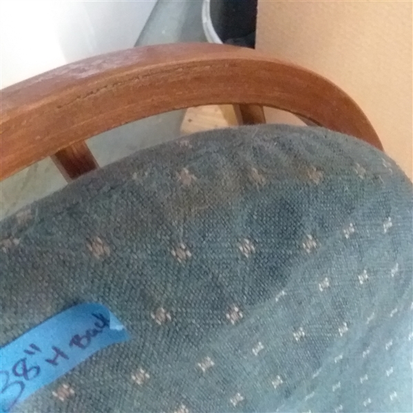 GLIDER ROCKING CHAIR