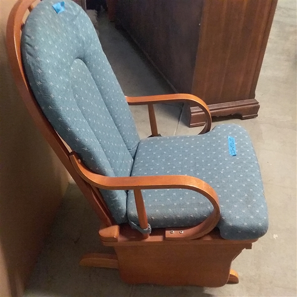 GLIDER ROCKING CHAIR