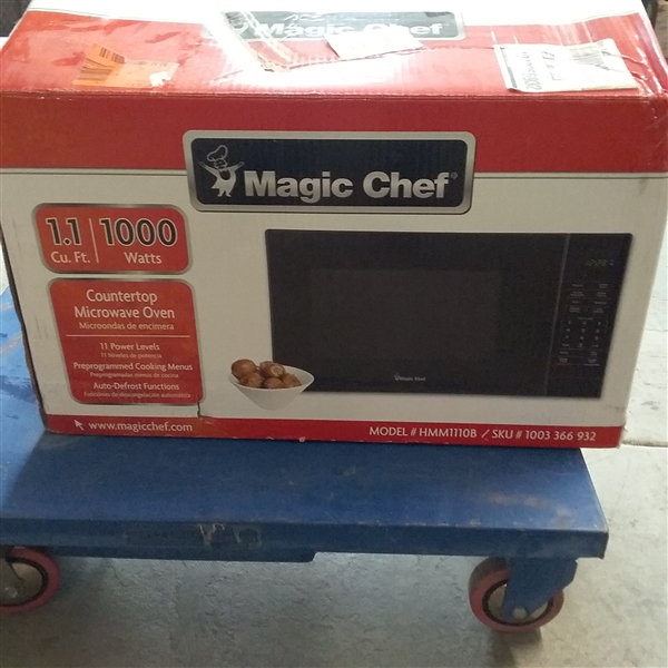 Magic Chef 1.1 cu. ft. Countertop Microwave in Black