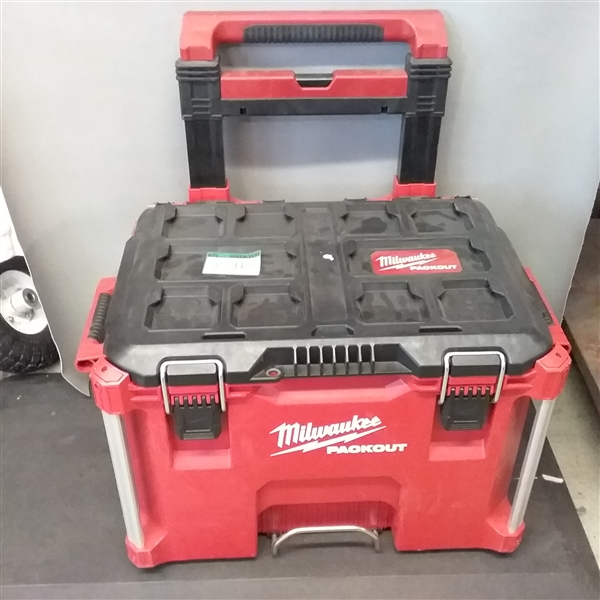 Milwaukee PACKOUT 22 in. Rolling Tool Box