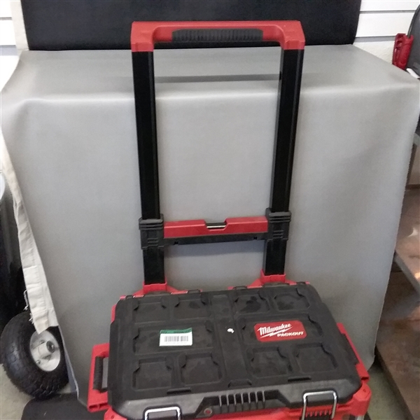Milwaukee PACKOUT 22 in. Rolling Tool Box