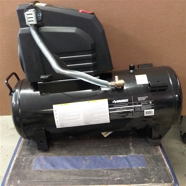 Husky 8G 150 PSI Hotdog Air Compressor