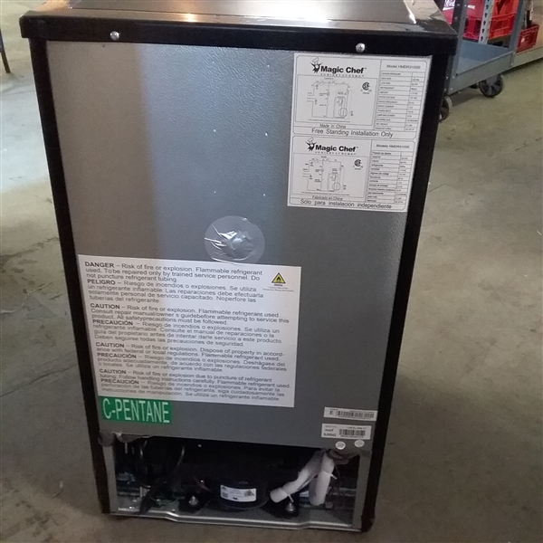 MAGIC CHEF 3.1 CU. FT. MINI FRIDGE