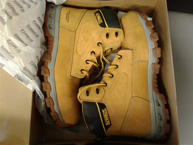 DEWALT Men's Halogen 6'' Work Boots - Steel Toe - Wheat Size 12(M)