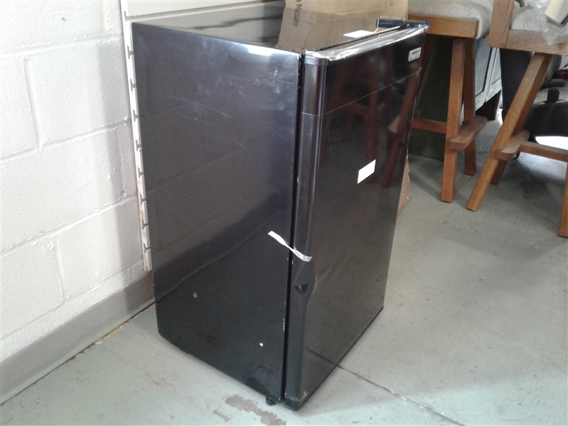 Magic Chef 3.3 cu. ft. Mini Fridge in Black