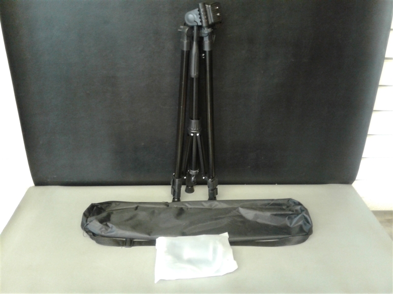  Lightweight Tripod 