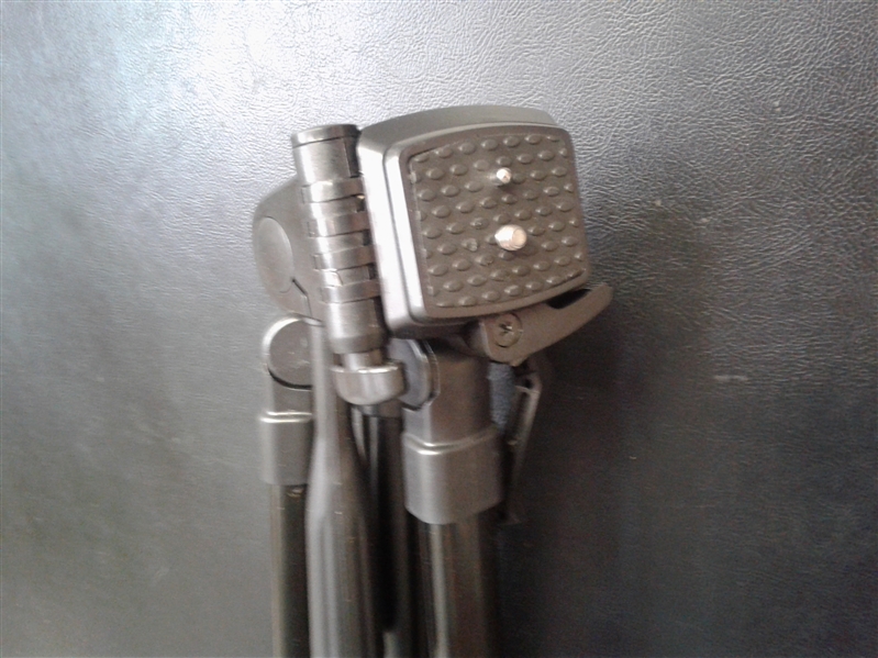  Lightweight Tripod 