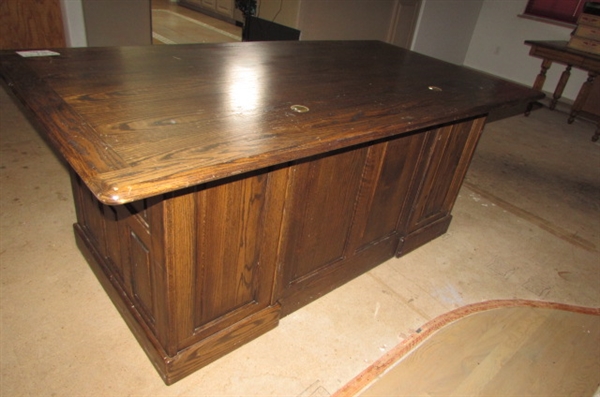 LARGE SOLID WOOD EXECUTIVE DESK