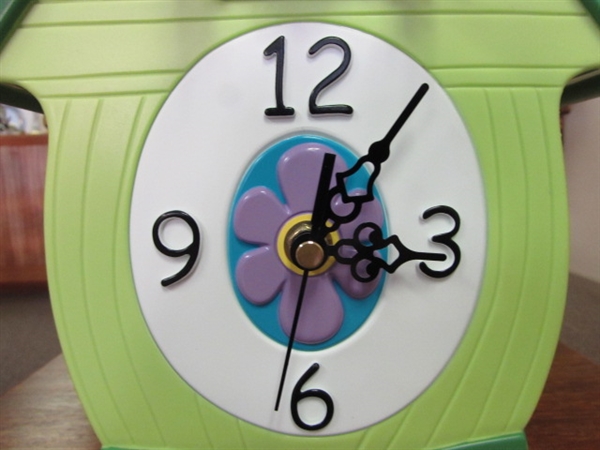 MOO COO CLOCK - DISPLAY (23)