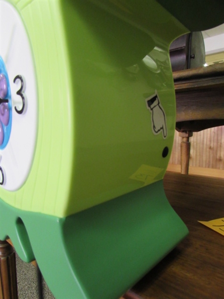 MOO COO CLOCK - DISPLAY (23)