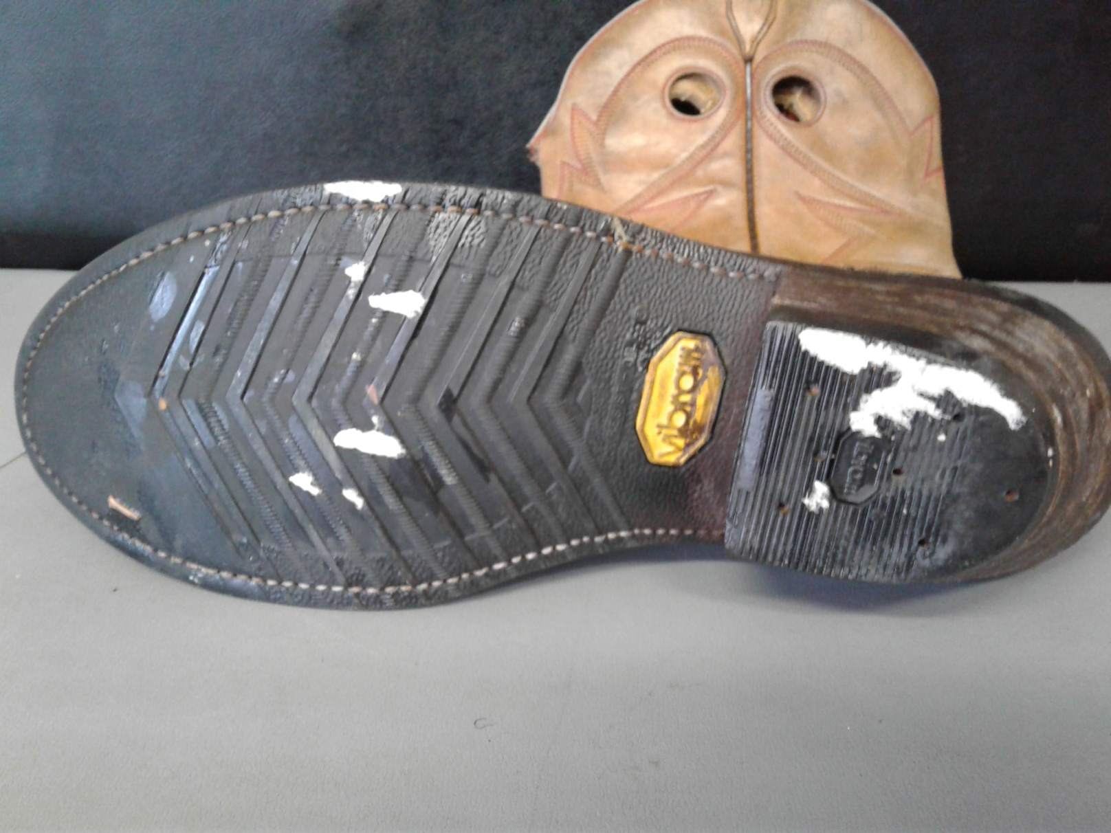 vibram cowboy boots black