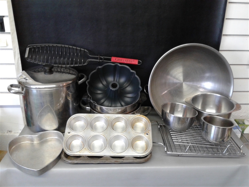 Kitchen Tin Lot- Bundt Pan, Muffin Tin, Pot, Pans, etc