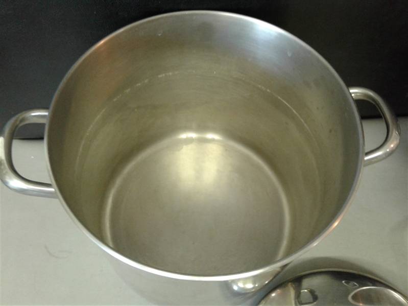 Kitchen Tin Lot- Bundt Pan, Muffin Tin, Pot, Pans, etc
