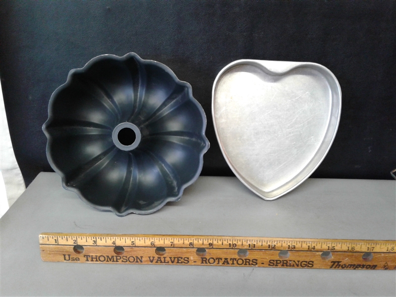 Kitchen Tin Lot- Bundt Pan, Muffin Tin, Pot, Pans, etc