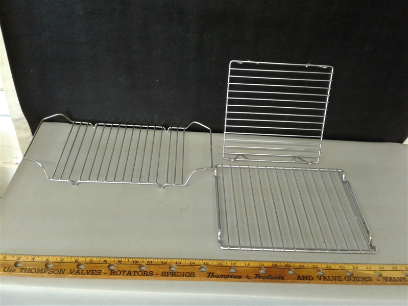 Kitchen Tin Lot- Bundt Pan, Muffin Tin, Pot, Pans, etc