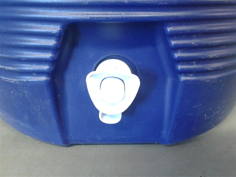 Rubbermaid 5 Gallon Water Cooler w/Spigot
