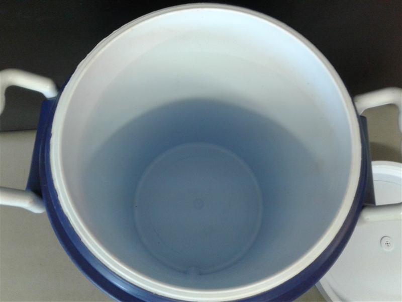 Rubbermaid 5 Gallon Water Cooler w/Spigot