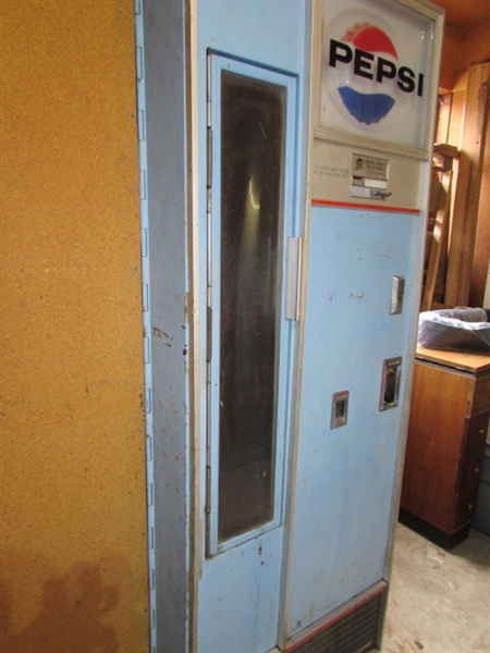 VINTAGE PEPSI COLA VENDING MACHINE