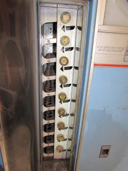 VINTAGE PEPSI COLA VENDING MACHINE