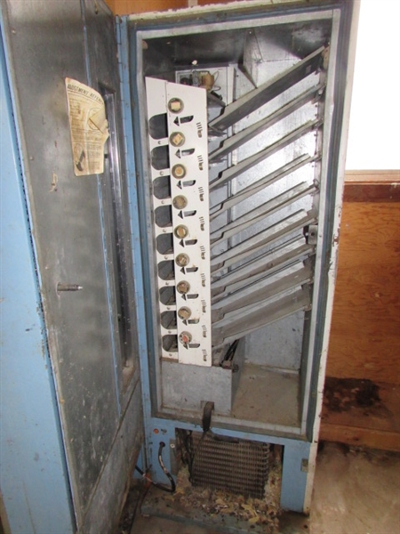 VINTAGE PEPSI COLA VENDING MACHINE
