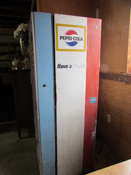 VINTAGE PEPSI COLA VENDING MACHINE