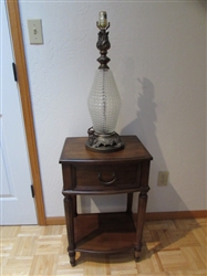 SIDE TABLE & LAMP
