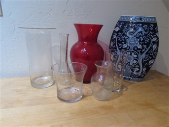 COLLECTION OF GLASS & CERAMIC VASES