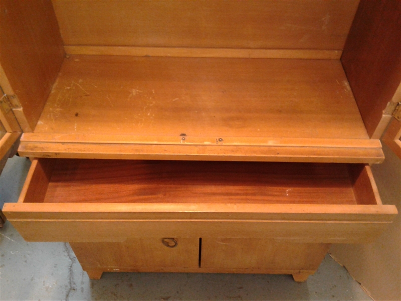 Vintage/Antique Wooden Cabinet 