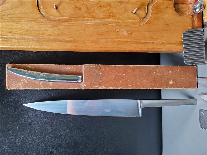 Wooden Turkey Cutting Board, Assorted Kitchen Knives