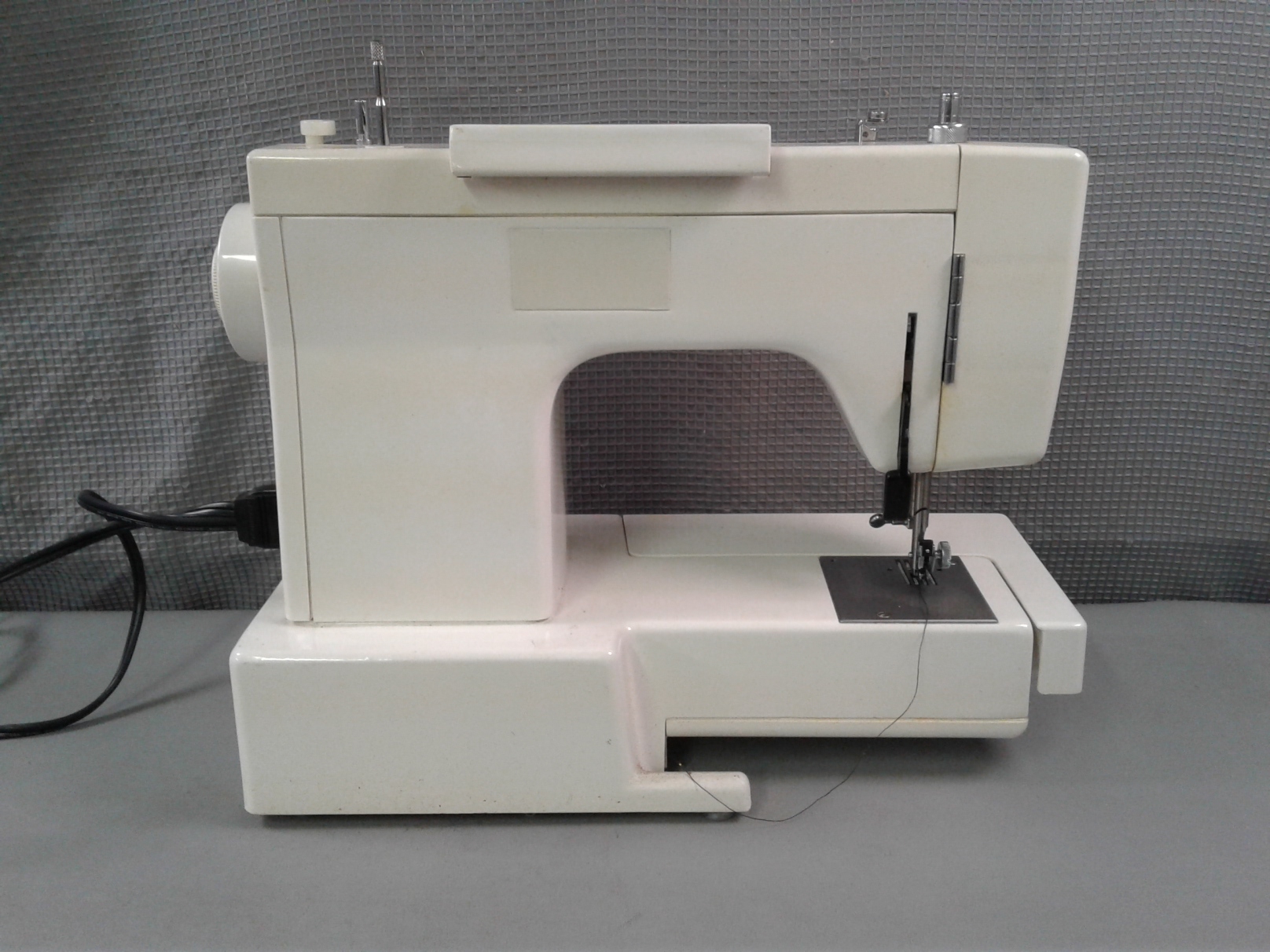 Lot Detail - Necchi Royal Series Sewing Machine W/Case