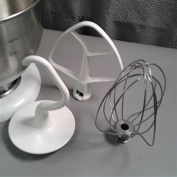 KitchenAid 4.5 Qt Tilt Head Mixer W/Attachments