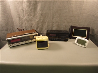 Digital Photo Frame and Alarm Clocks/Radios