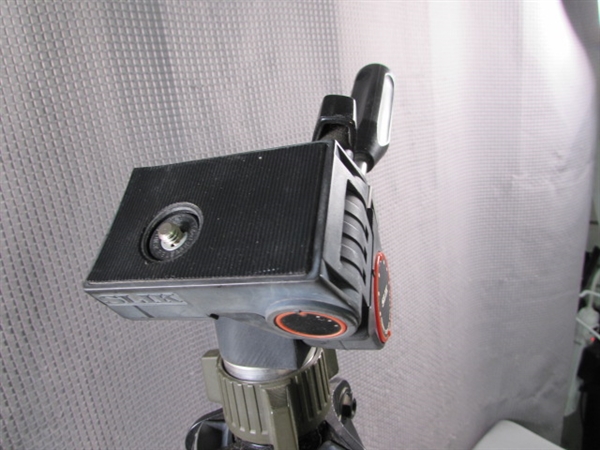 SLIK Universal U-112 Deluxe Tripod