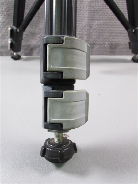SLIK Universal U-112 Deluxe Tripod