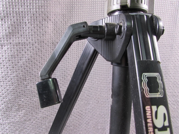 SLIK Universal U-112 Deluxe Tripod