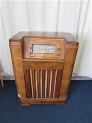 Vintage Philco Tube Radio Phonograph