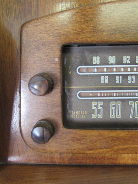 Vintage Philco Tube Radio Phonograph